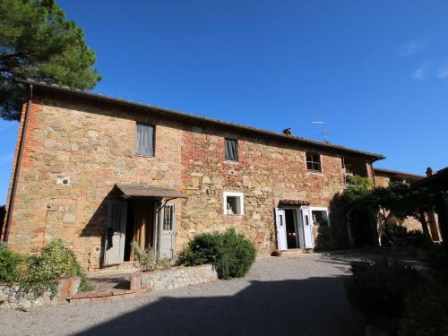 a large brick building with a driveway in front of it at Apartment near Lake Trasimeno vineyards in Strada