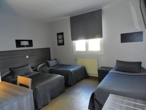 Ένα ή περισσότερα κρεβάτια σε δωμάτιο στο Hôtel Le Cerizay