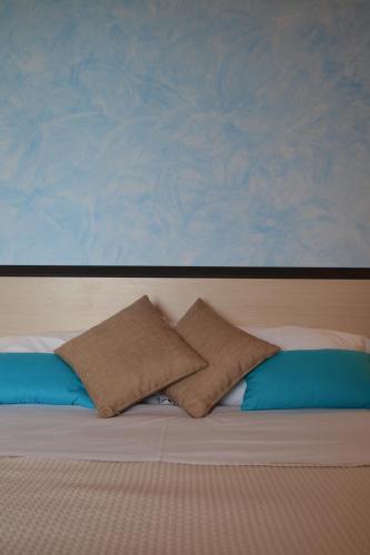 a bed with two pillows on top of it at Hotel La Siesta in Torino di Sangro