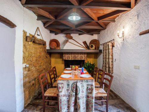 Fotografie z fotogalerie ubytování Charming Farmhouse Retreat v destinaci Fuentes de Cesna