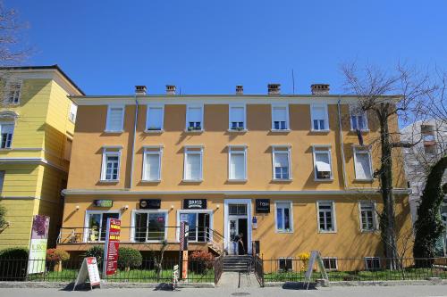 Bay View Apartment