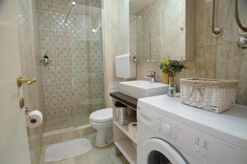 Un baño de Apartments Inspiration