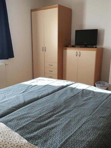 Ένα ή περισσότερα κρεβάτια σε δωμάτιο στο Guest house Okrepčevalnica Zemonska vaga