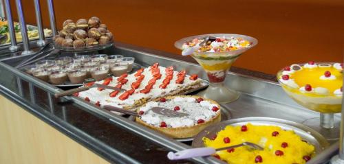 a buffet with cakes and other desserts and drinks at VOA Plazza Hotel in Águas de Lindóia