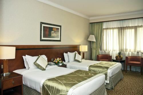 Postel nebo postele na pokoji v ubytování Ramee Royal Hotel
