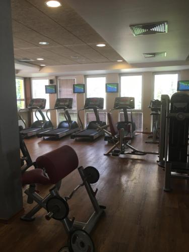 The fitness centre and/or fitness facilities at Alex Apartment Sofia