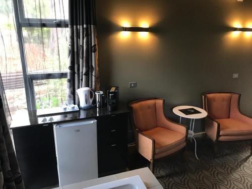 Coin salon dans l'établissement Spa Suites at RAVEN