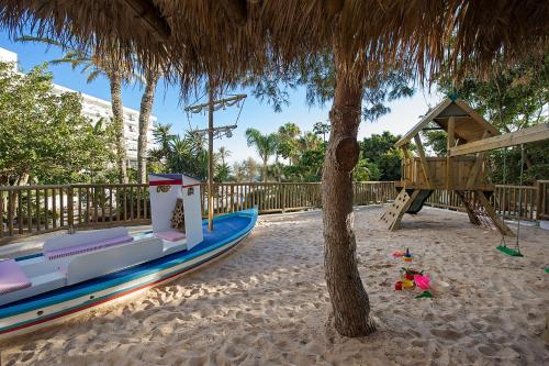 Zona de juegos infantil en Grecian Sands Hotel