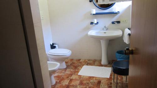 a bathroom with a toilet and a sink at Hotel Bel Sit in Madesimo