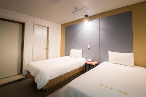 Postel nebo postele na pokoji v ubytování Champion Hotel