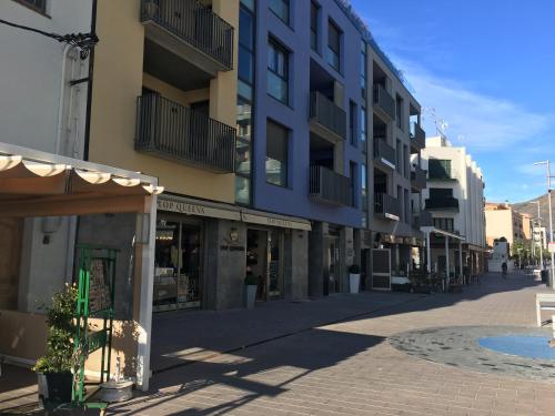 an empty street in a city with buildings at Apartaments El Cine in Roses
