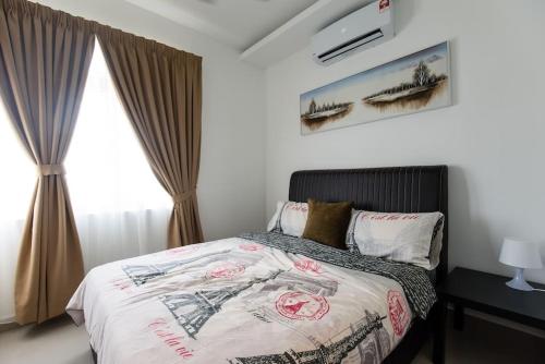 Postel nebo postele na pokoji v ubytování Palm Armada Residence Free Parking and Netflix