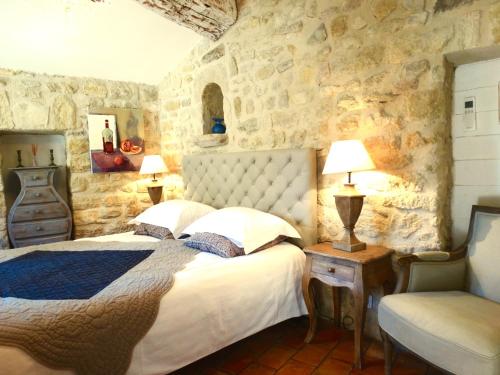 Katil atau katil-katil dalam bilik di Un Patio en Luberon
