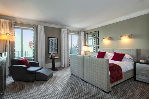 a hotel room with a bed and a chair at Rocco Forte Hotel De Rome in Berlin