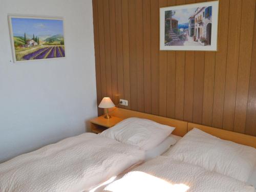 Ένα ή περισσότερα κρεβάτια σε δωμάτιο στο Urzig Heritage Riverside Stay