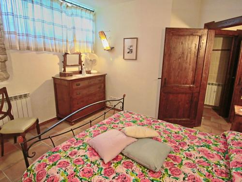 Cama o camas de una habitación en Family Cottage in Cagli with Pool