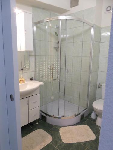 Um banheiro em Apartment Zelena Oaza