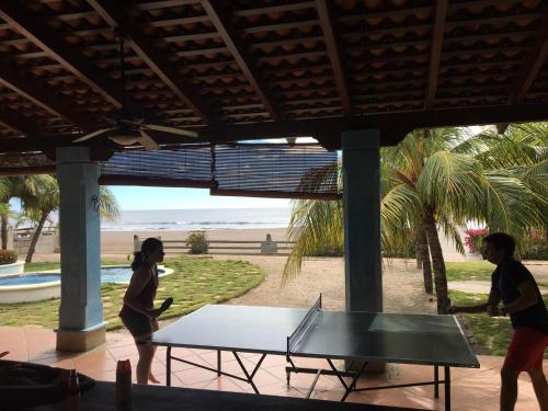 Instalaciones para jugar al ping pong en Solyar Luxury Spanish Beachfront Home o alrededores