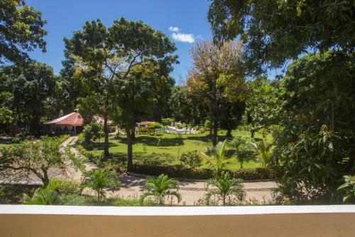 Jardin de l'établissement Auberge Villa Cana