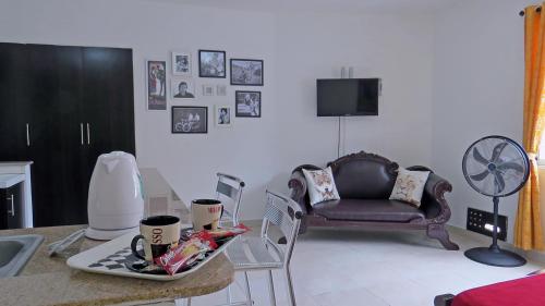 Una televisión o centro de entretenimiento en Arco Apartasuites