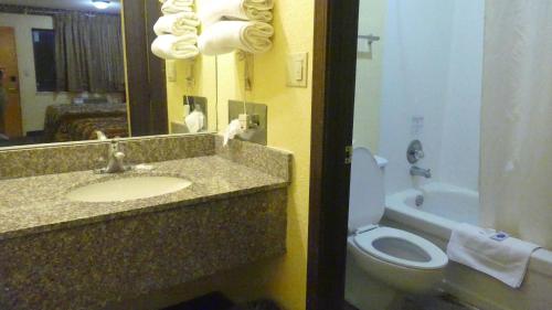 A bathroom at Allstate Inn