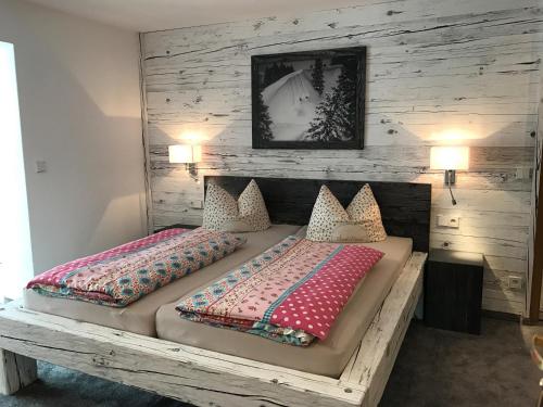 
Ein Bett oder Betten in einem Zimmer der Unterkunft Dippel Ferienwohnungen Ruhpolding
