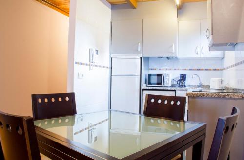 Η κουζίνα ή μικρή κουζίνα στο Apartamentos Cean Bermudez