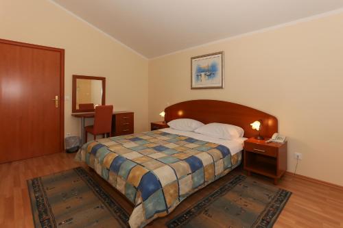 Apartments and Rooms Astoria