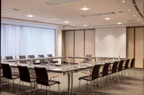 El área de trabajo o centro de convenciones de Seminaris Hotel Leipzig