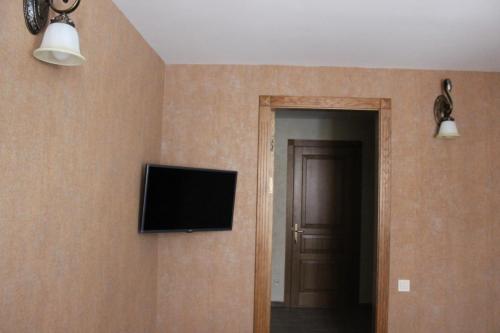 Μια τηλεόραση ή/και κέντρο ψυχαγωγίας στο Hotel Barin House
