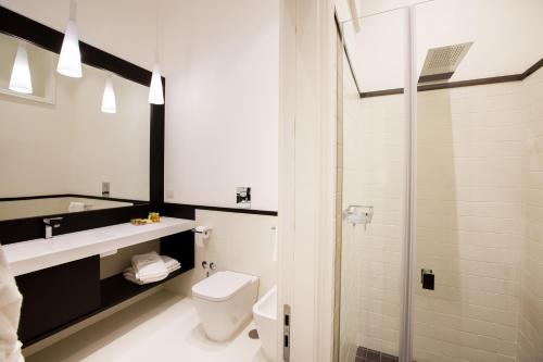 Bilik mandi di NAP Luxury Guest House Bovio