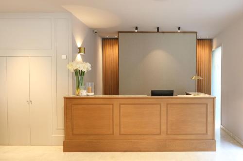 a reception desk in a room with a mirror at Ciutat de Girona in Girona