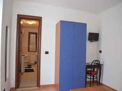 a blue cabinet in a room with a table at Il Lapillo in Ercolano