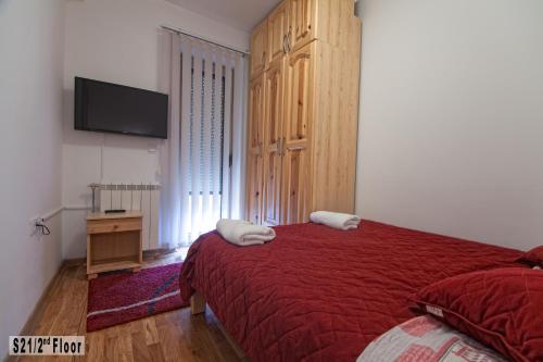 Postel nebo postele na pokoji v ubytování Šišarka Apartmani Zlatibor