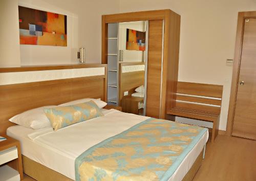 Letto o letti in una camera di Merve Sun Hotel & SPA