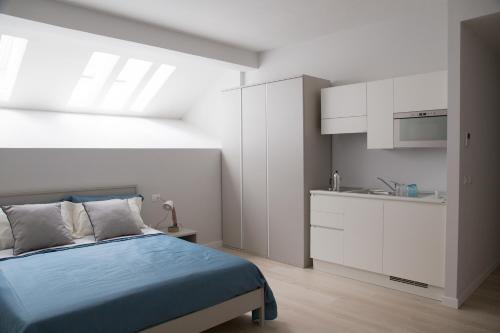 A bed or beds in a room at Trani Rent Rooms