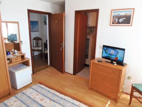Μια τηλεόραση ή/και κέντρο ψυχαγωγίας στο Apartment Noemi