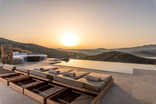 Villa Amra - Secluded Mykonos Haven with Sea Views, Heated Pool, Gym & Hammam
