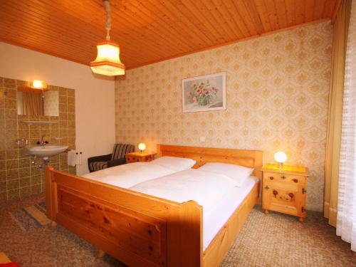 Ein Bett oder Betten in einem Zimmer der Unterkunft A pleasantly furnished apartment with free bike hire
