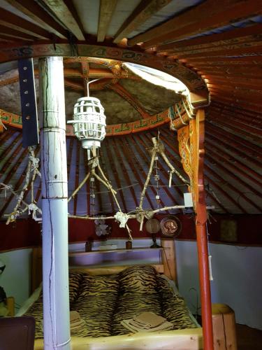 a bed in a room with a ceiling at Édes Otthon Vendégház in Nagybörzsöny