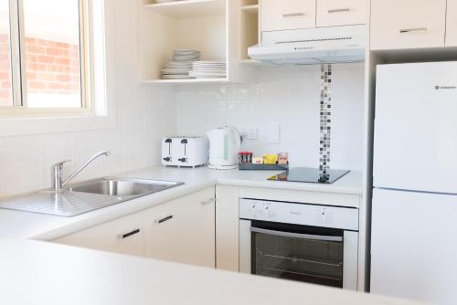 Dapur atau dapur kecil di Ballarat Colonial Motor Inn