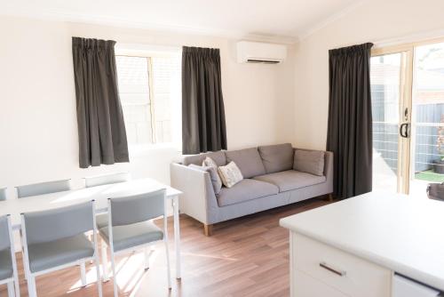 Ruang duduk di Ballarat Colonial Motor Inn