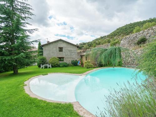 The swimming pool at or close to Belvilla by OYO Casa Espunyes