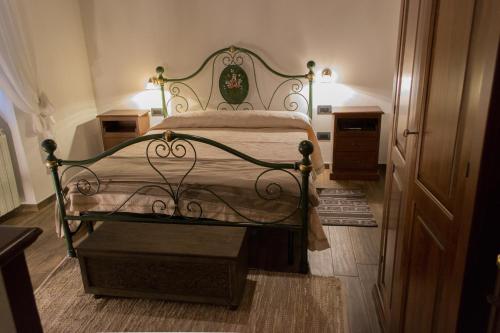 San GregorioにあるVilla Jades Sardiniaのベッドルーム1室(ベッド1台付)