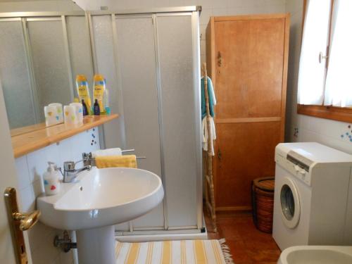 a bathroom with a sink and a washing machine at Ca' del Vento B&B in Arcugnano