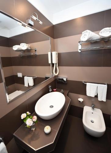 Bilik mandi di Bella Sorrento B&B