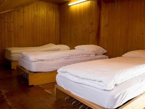 Katil atau katil-katil dalam bilik di Refuge de Plan-Francey