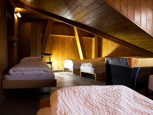 Un pat sau paturi într-o cameră la Plan-Francey