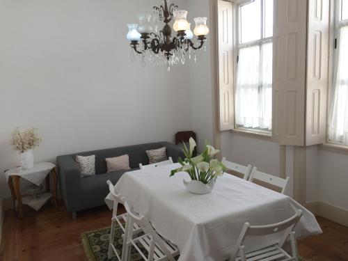 a living room with a table and a couch at Apartamento Casino Praia in Figueira da Foz