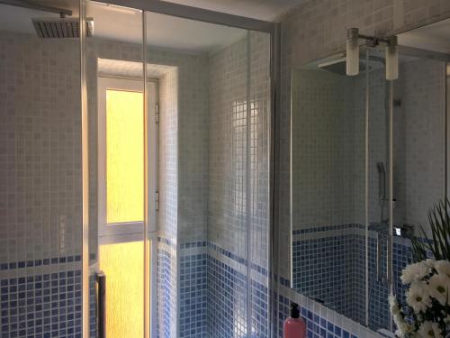 Ένα μπάνιο στο Panoramic Apartments Sitges